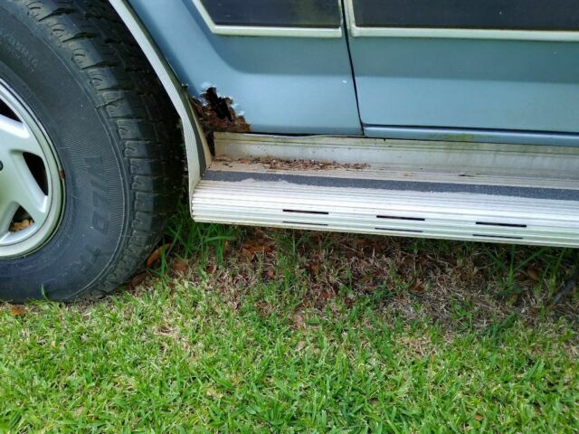 1986 Blue-White Ford F-250 Extended Cab Pickup