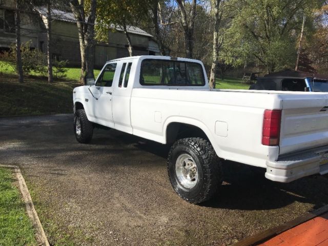 1986 White Ford F-250 Extended Cab Pickup