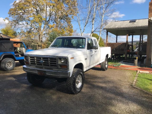 1986 White Ford F-250 Extended Cab Pickup