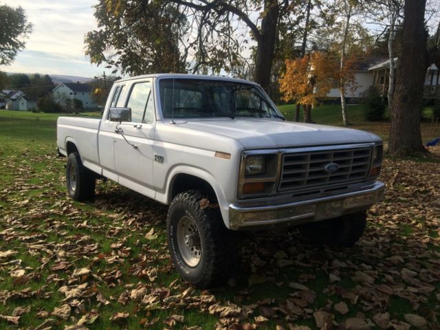 1986 white Ford F-250 Extended Cab Pickup