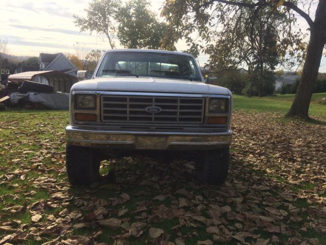 1986 white Ford F-250 Extended Cab Pickup