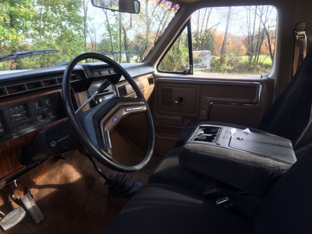 1986 white Ford F-250 Extended Cab Pickup