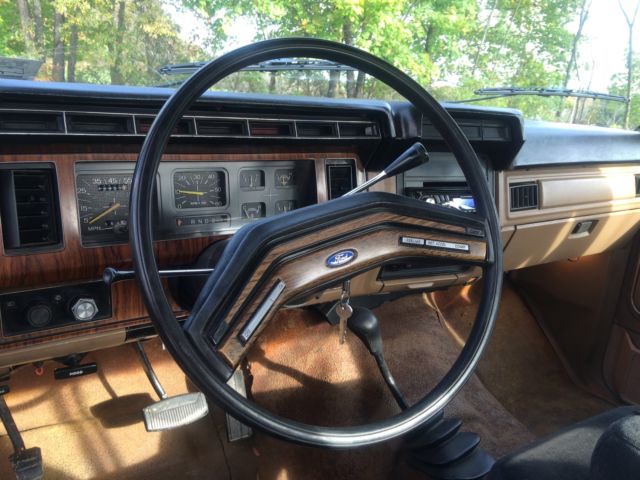 1986 white Ford F-250 Extended Cab Pickup