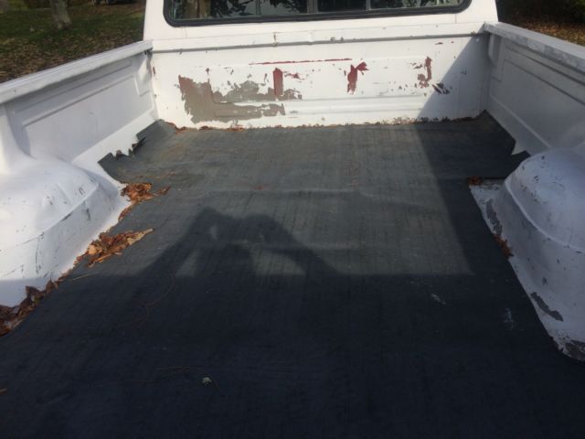 1986 white Ford F-250 Extended Cab Pickup