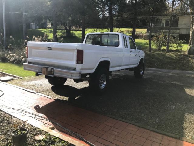 1986 White Ford F-250 Extended Cab Pickup