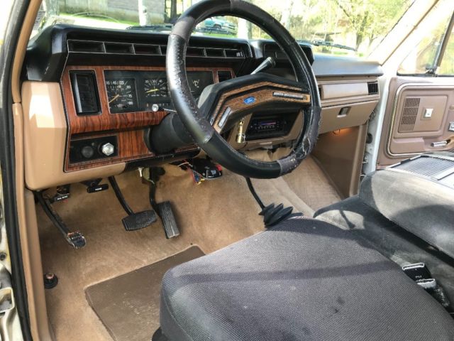 1986 White Ford F-250 Extended Cab Pickup