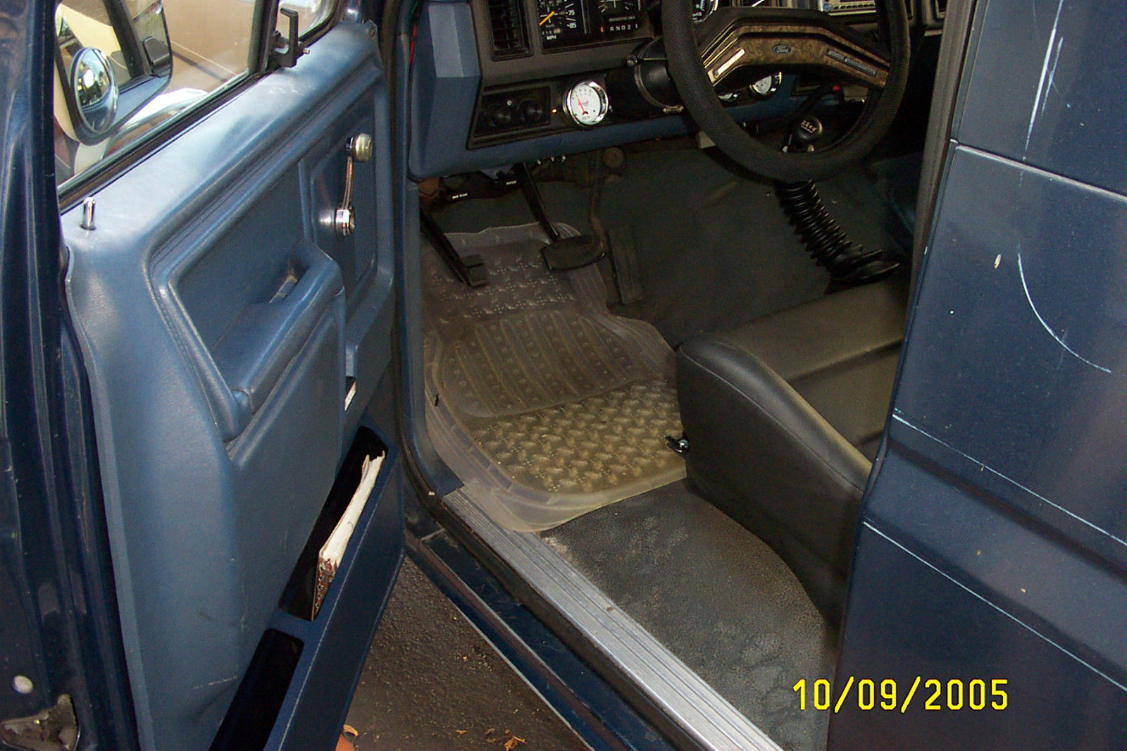 1986 Blue Ford Bronco Sport Utility