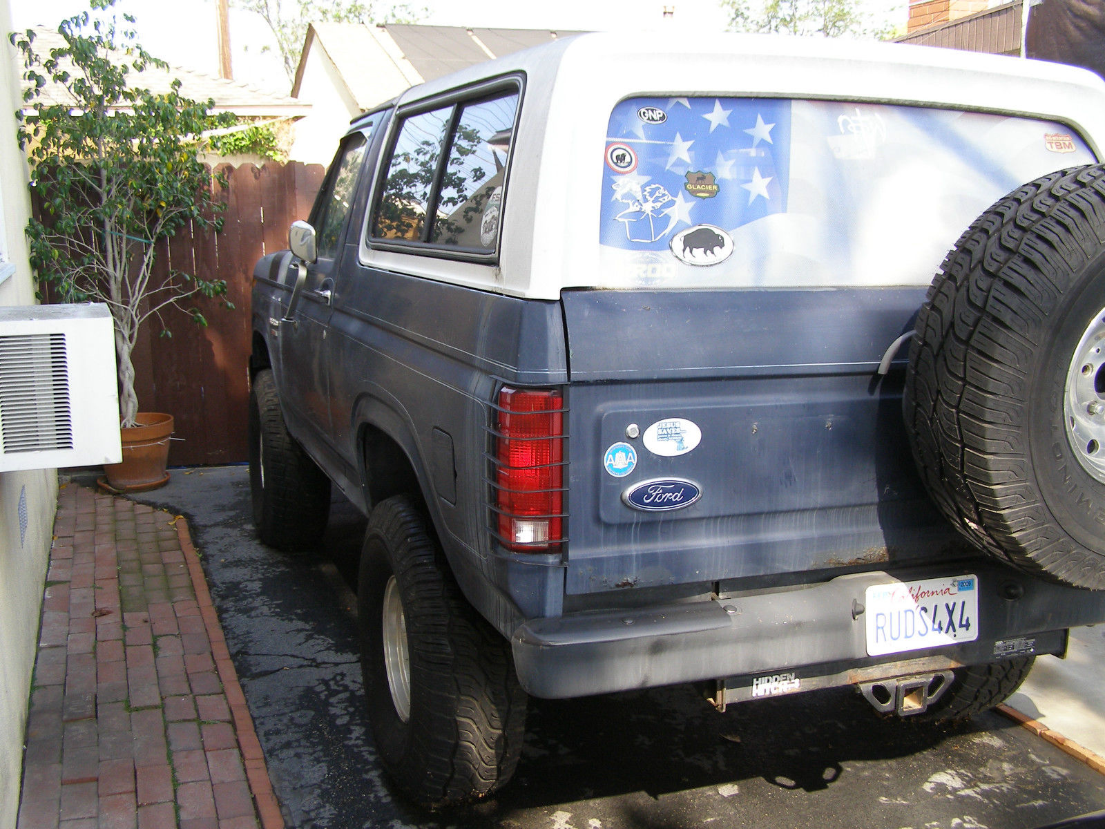 1986 Blue Ford Bronco Sport Utility