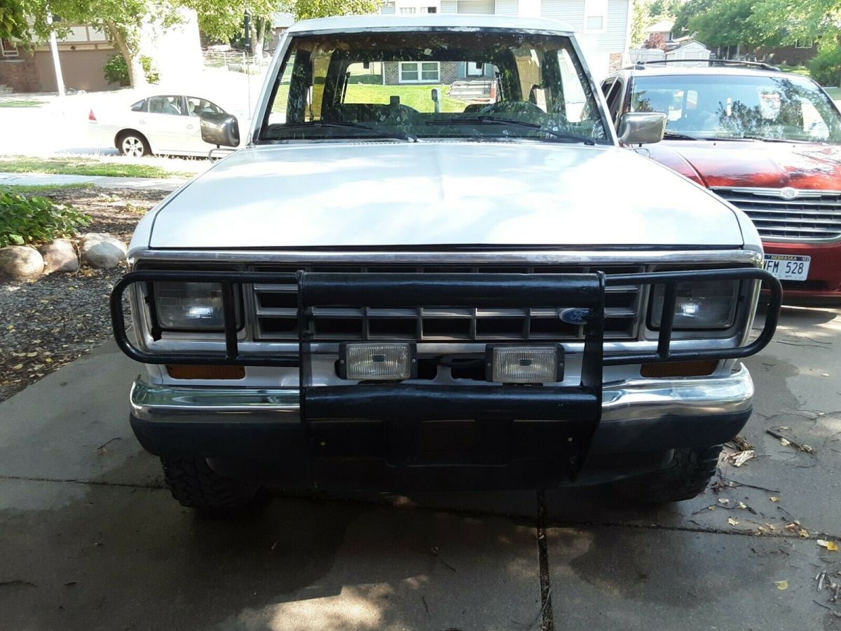 1986 White Ford Bronco II SUV