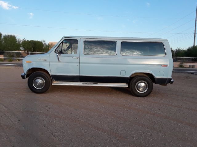 1986 Blue Ford E-Series Van Van