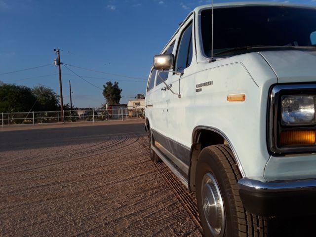 1986 Blue Ford E-Series Van Van