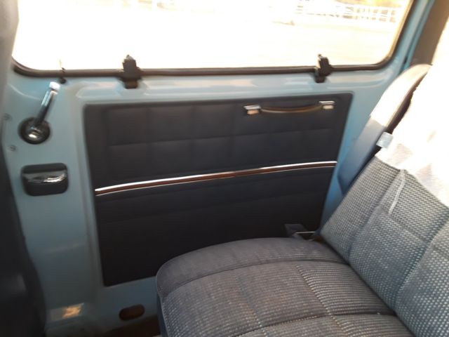 1986 Blue Ford E-Series Van Van