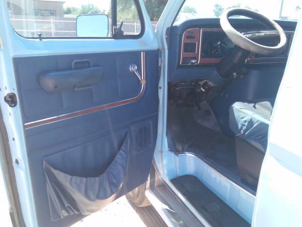 1986 Blue Ford E-Series Van Van