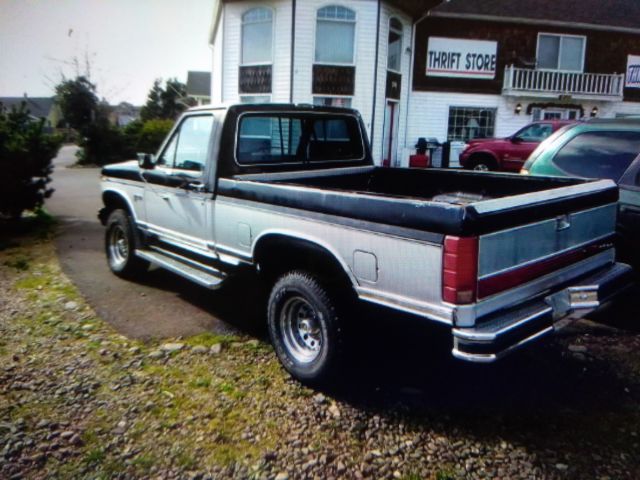 1986 Black/Silver Ford F-150 Standard Cab Pickup