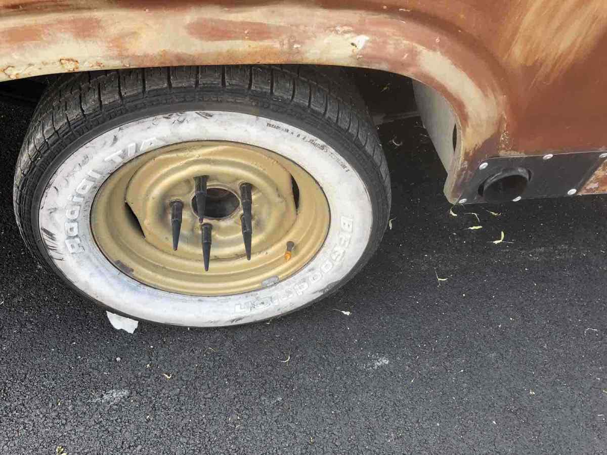 1986 Orange Ford F-150 Pickup