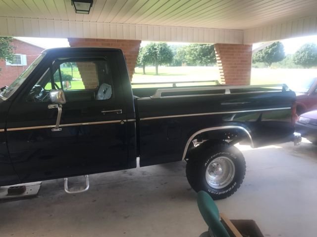 1986 Blue Ford F-150 Standard Cab Pickup