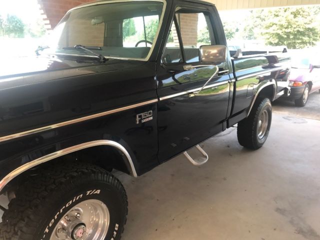 1986 Blue Ford F-150 Standard Cab Pickup