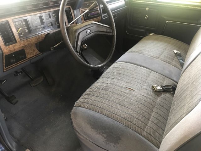 1986 Blue Ford F-150 Standard Cab Pickup