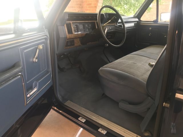 1986 Blue Ford F-150 Standard Cab Pickup