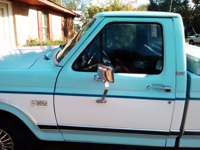1986 Blue & White Ford F-150 Standard Cab Pickup