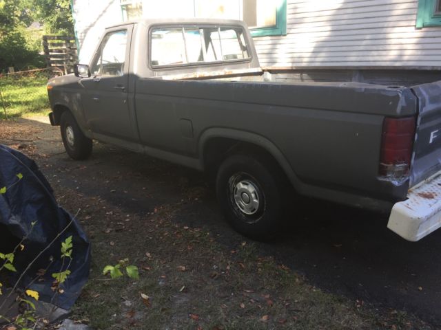 1986 Gray Ford F-150 Standard Cab Pickup