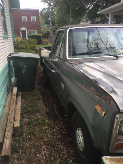 1986 Gray Ford F-150 Standard Cab Pickup