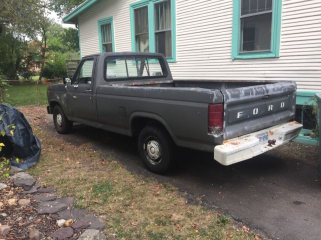 1986 Gray Ford F-150 Standard Cab Pickup