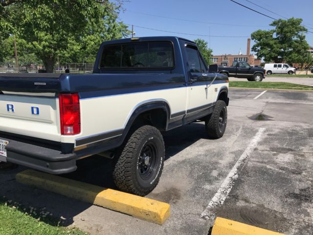 1986 Blue Ford F-150 Standard Cab Pickup
