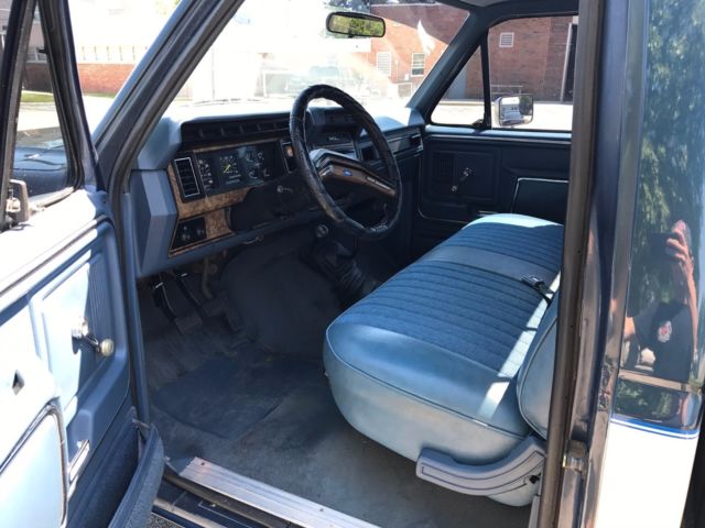 1986 Blue Ford F-150 Standard Cab Pickup