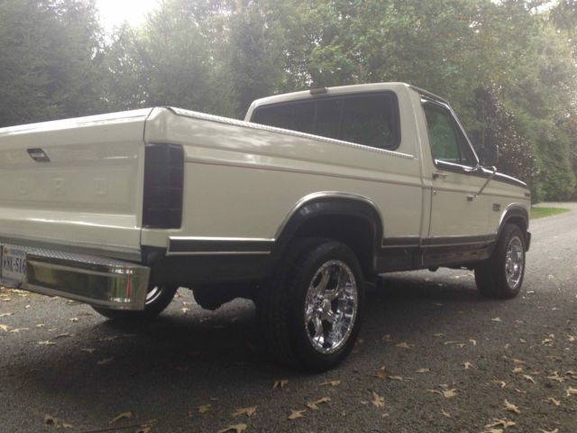 1986 White Ford F-150