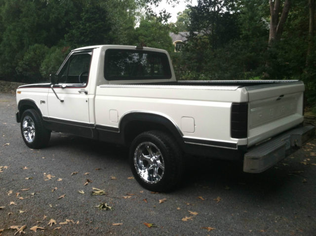 1986 White Ford F-150