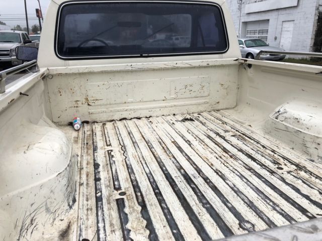 1986 White Ford F-150 Standard Cab Pickup