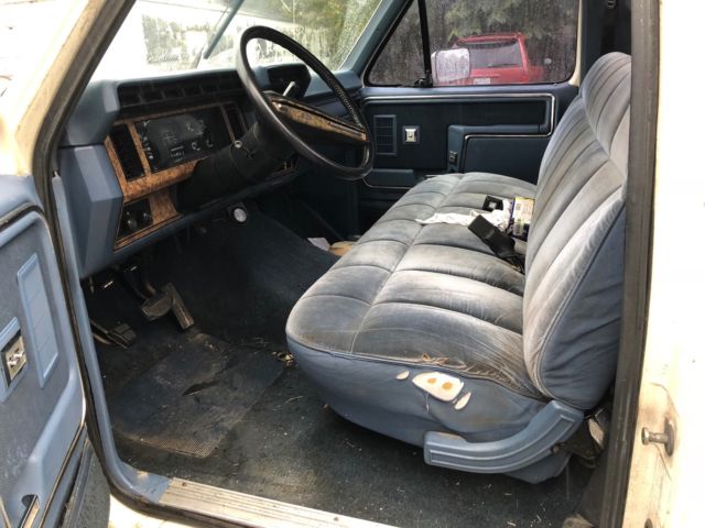 1986 White Ford F-150 Standard Cab Pickup