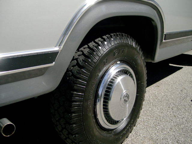 1986 Blue Ford F-250 Cab & Chassis
