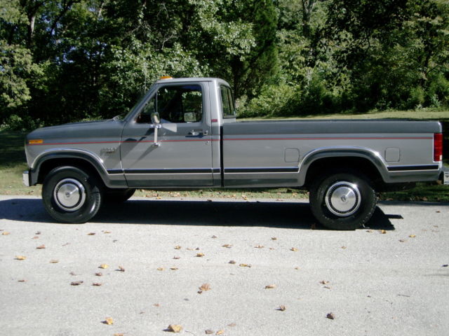 1986 Blue Ford F-250 Cab & Chassis