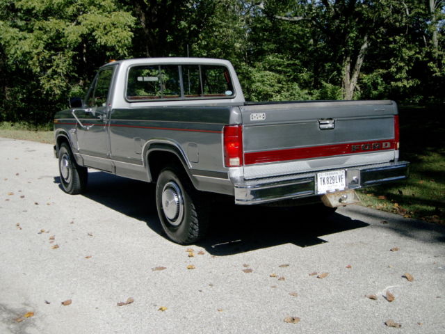 1986 Blue Ford F-250 Cab & Chassis