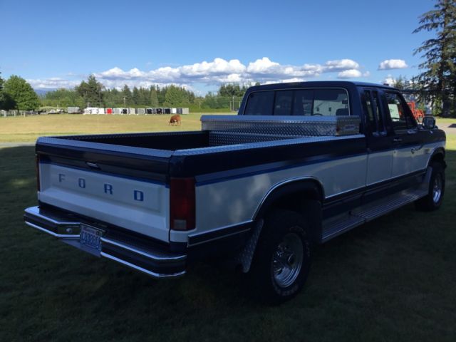 1986 Blue Ford F-250 Extended Cab Pickup