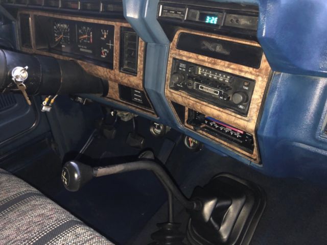 1986 Blue Ford F-250