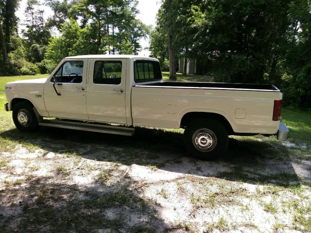 1986 White Ford F-350 Crew Cab Pickup