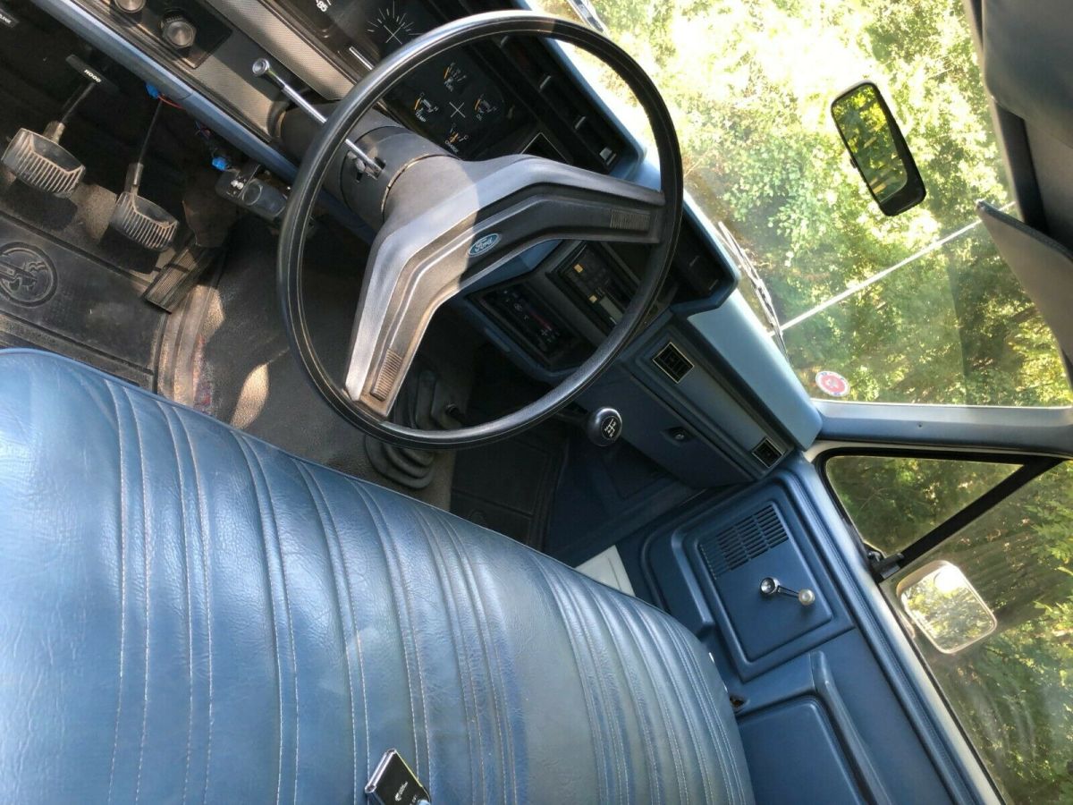 1986 White Ford F-350 Crew Cab Pickup