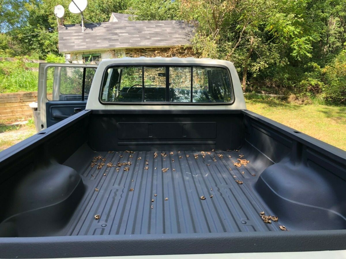 1986 White Ford F-350 Crew Cab Pickup