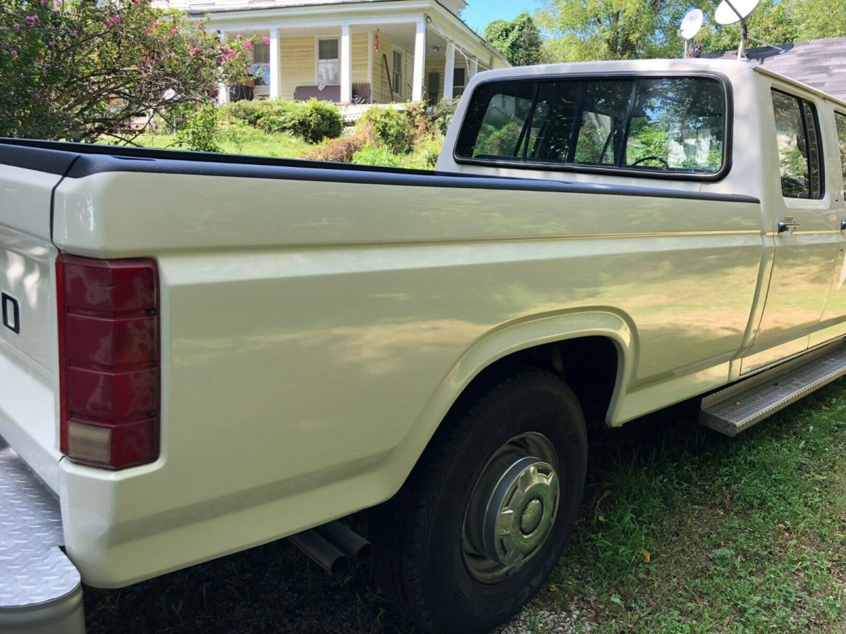 1986 White Ford F-350 Crew Cab Pickup