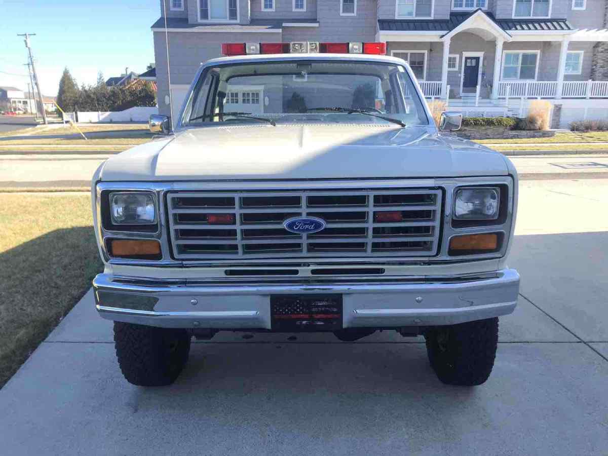1986 White Ford F-350 Pickup