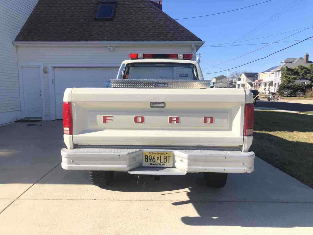 1986 White Ford F-350 Pickup