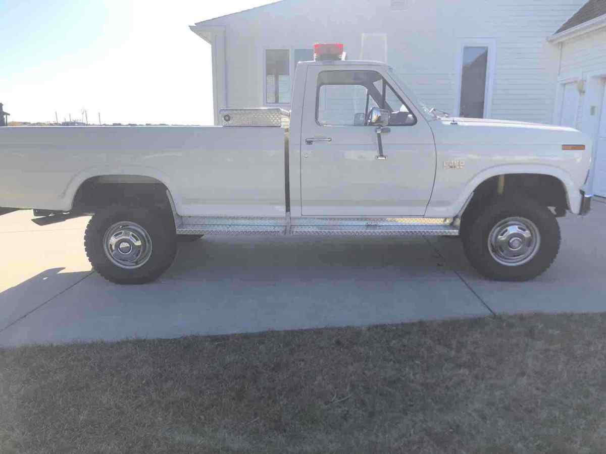 1986 White Ford F-350 Pickup