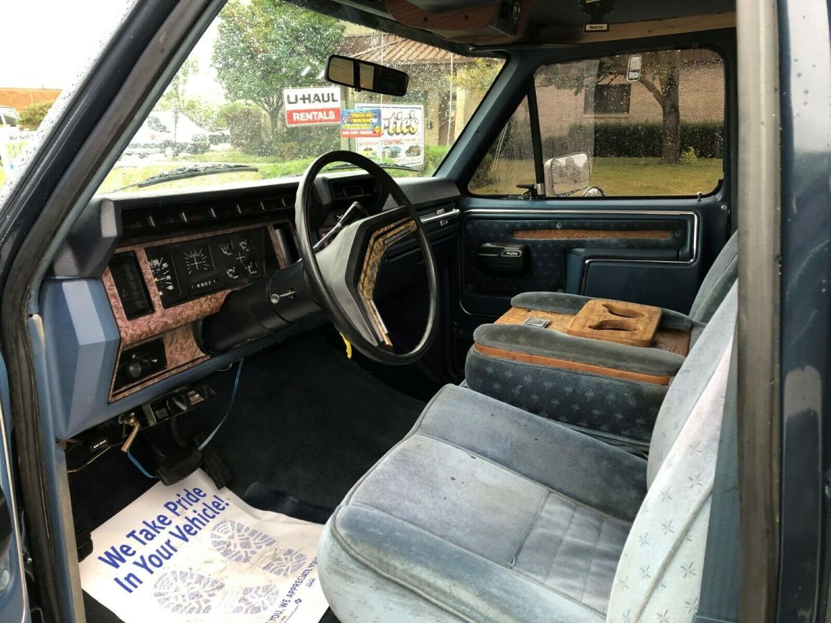 1986 Blue Ford F-350