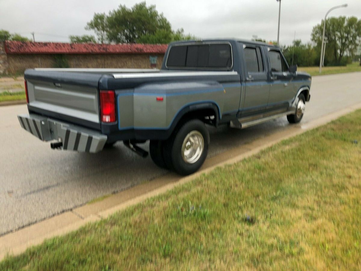 1986 Blue Ford F-350