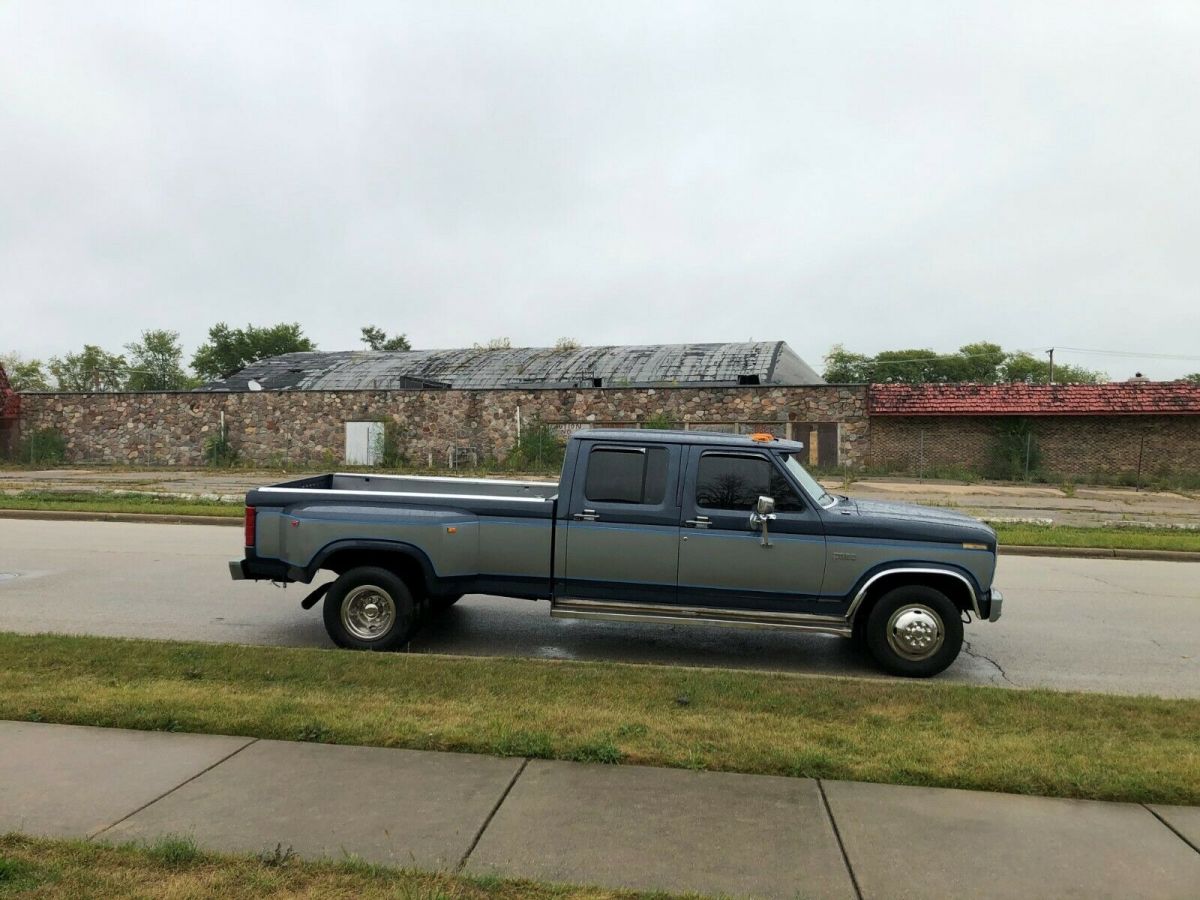 1986 Blue Ford F-350