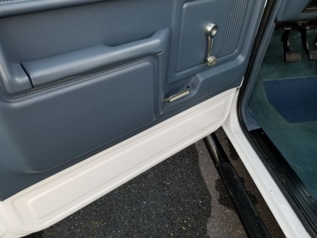 1986 White Ford F-150 Standard Cab Pickup