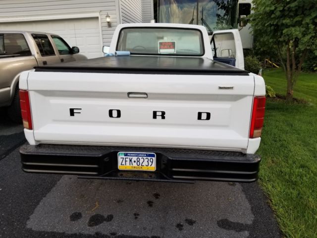 1986 White Ford F-150 Standard Cab Pickup
